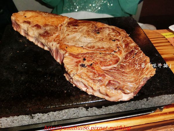 『吼牛排(板橋創新店)』岩燒牛排體驗~