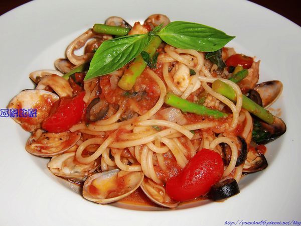 『松山車站店-Vasa Pizzeria 瓦薩比薩』法式蝦蟹洋菇比薩、地中海漁夫義大利麵~ 『松山車站店-Vasa Pizzeria 瓦薩比薩』法式蝦蟹洋菇比薩、地中海漁夫義大利麵~