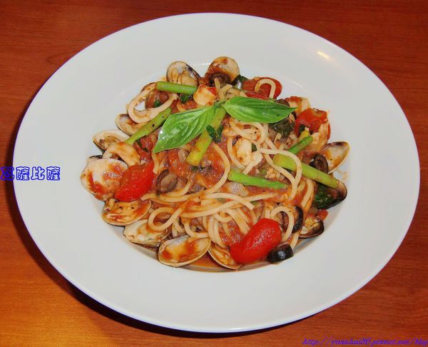 『松山車站店-Vasa Pizzeria 瓦薩比薩』法式蝦蟹洋菇比薩、地中海漁夫義大利麵~ 『松山車站店-Vasa Pizzeria 瓦薩比薩』法式蝦蟹洋菇比薩、地中海漁夫義大利麵~
