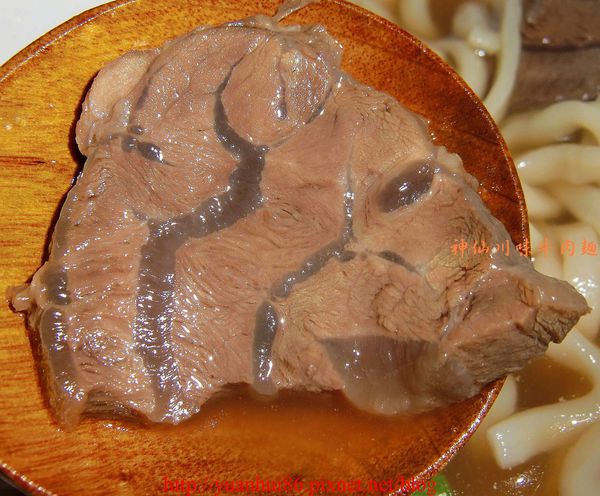 『神仙川味牛肉麵』延吉店體驗清爽的「清燉牛肉湯麵」～