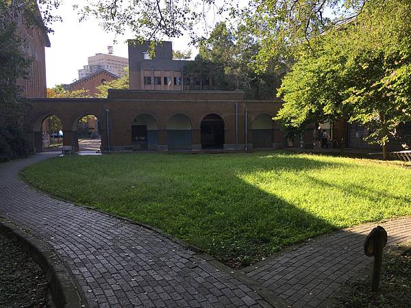 校園隨筆》畢業倒數│回顧台大校園景點|凌宣 | Jenny-台大小福 校園隨筆》畢業倒數│回顧台大校園景點|凌宣 | Jenny-台大小福