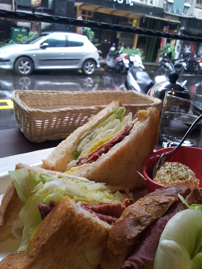 一個人的下雨天 in caldo cafe