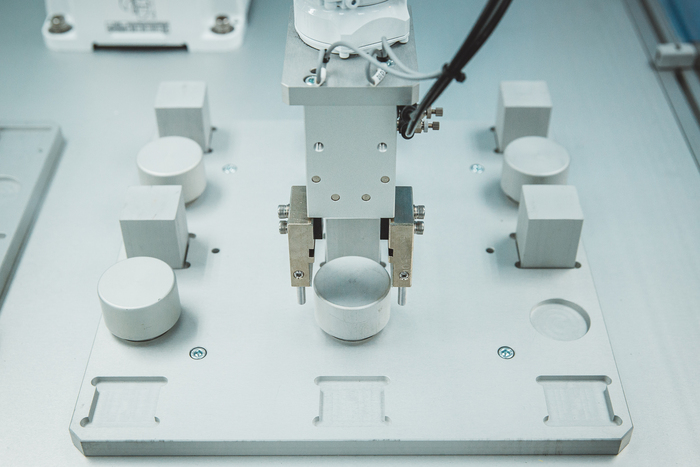 屏東大學智慧機器人學系成立「智慧機械手臂實驗室」-有問必答