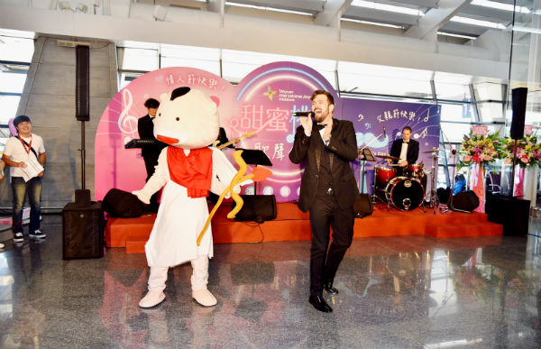 點唱傳情醉動人 桃園機場員工內心融化了-LiveBand音樂會