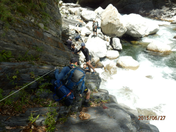 森林綠天使擁抱秀麗山林、溯溪、森呼吸 月領最高近35K-企業特寫
