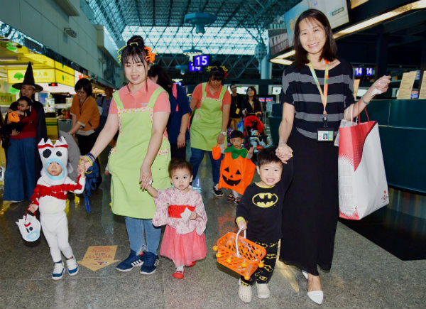 幸福國門桃園機場萬聖節 萌娃變裝大鬧融化人心-Trick or Treat