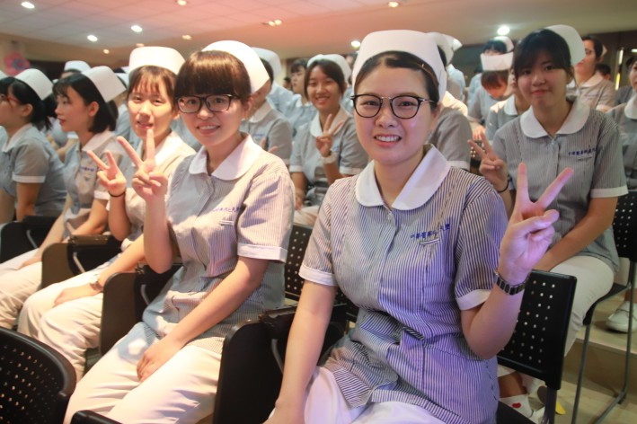 中華醫大護理系加冠典禮291位護生宣誓效法南丁格爾精神-中華醫事科技大學
