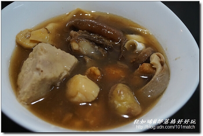 中保無限+與復興空廚聯名冷凍年菜》珍品佛跳牆、日式香魚甘露煮、南瓜塔、八寶芋泥嚐鮮價1,998元 中保無限+與復興空廚聯名冷凍年菜》珍品佛跳牆、日式香魚甘露煮、南瓜塔、八寶芋泥嚐鮮價1,998元