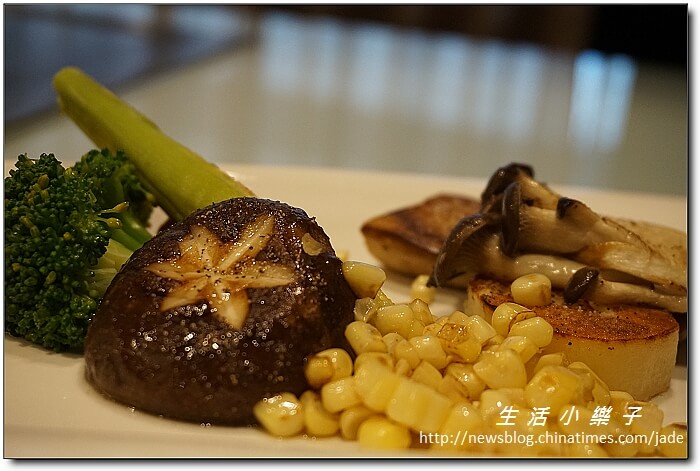 精進料理鐵板燒為愛而生》江雁塘新時尚鐵板燒造福素食者【中山國小捷運站素食美食推薦】 精進料理鐵板燒為愛而生》江雁塘新時尚鐵板燒造福素食者【中山國小捷運站素食美食推薦】