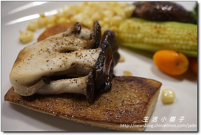 精進料理鐵板燒為愛而生》江雁塘新時尚鐵板燒造福素食者【中山國小捷運站素食美食推薦】 精進料理鐵板燒為愛而生》江雁塘新時尚鐵板燒造福素食者【中山國小捷運站素食美食推薦】