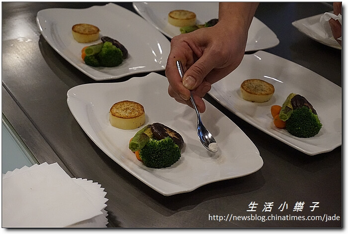 精進料理鐵板燒為愛而生》江雁塘新時尚鐵板燒造福素食者【中山國小捷運站素食美食推薦】 精進料理鐵板燒為愛而生》江雁塘新時尚鐵板燒造福素食者【中山國小捷運站素食美食推薦】