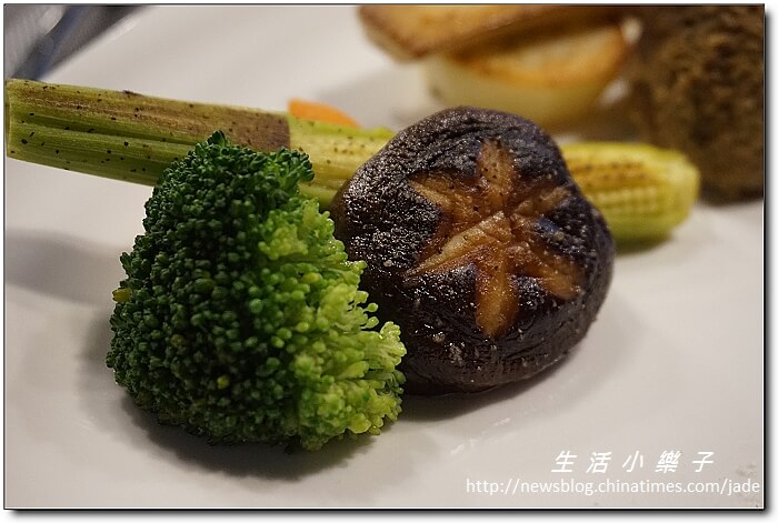 精進料理鐵板燒為愛而生》江雁塘新時尚鐵板燒造福素食者【中山國小捷運站素食美食推薦】 精進料理鐵板燒為愛而生》江雁塘新時尚鐵板燒造福素食者【中山國小捷運站素食美食推薦】