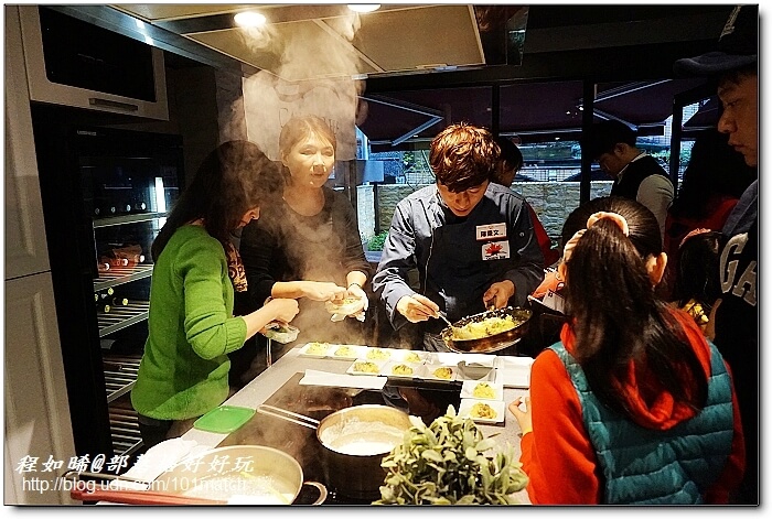 采蘋寶寶和阿嬤親子共廚初體驗》加拿大牛肉「親子樂廚房」教小朋友作營養元氣漢堡排@美威廚房
