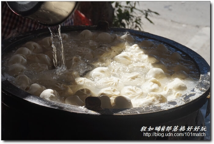 花蓮必吃人氣早餐》在地人推薦的一元飯店水煎包 花蓮必吃人氣早餐》在地人推薦的一元飯店水煎包