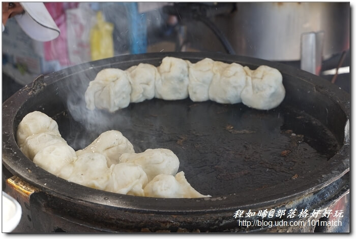 花蓮必吃人氣早餐》在地人推薦的一元飯店水煎包 花蓮必吃人氣早餐》在地人推薦的一元飯店水煎包