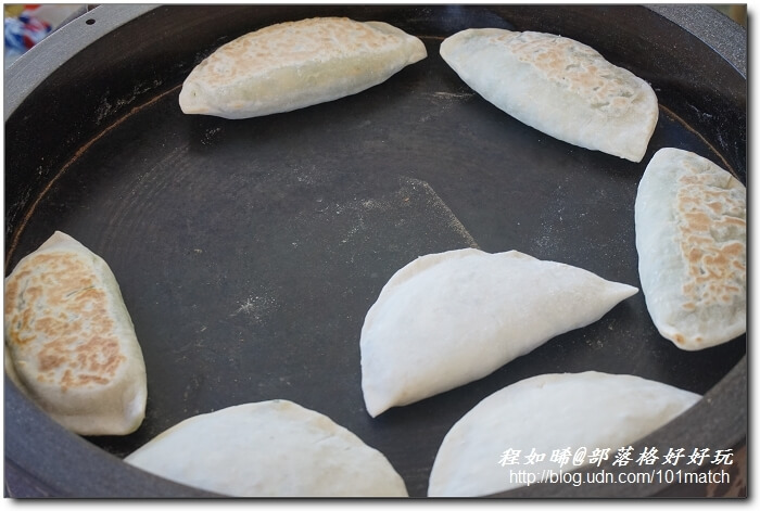花蓮必吃人氣早餐》在地人推薦的一元飯店水煎包 花蓮必吃人氣早餐》在地人推薦的一元飯店水煎包