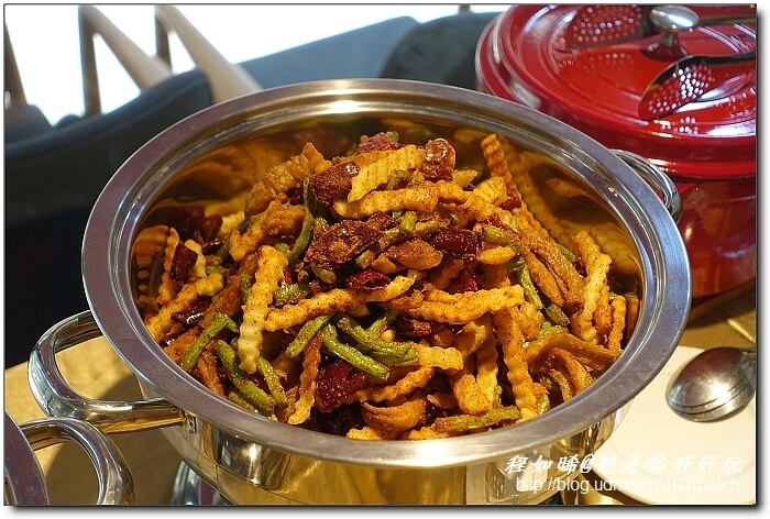 美國馬鈴薯無國界料理》駱師父、惡犬食堂、新帆船、PS TAPAS、拾穗、發福廚房等知名餐廳帶你用舌尖暢遊世界