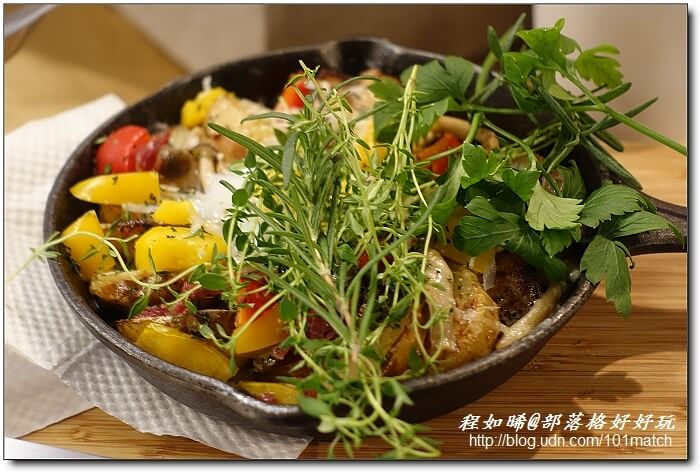 美國馬鈴薯無國界料理》駱師父、惡犬食堂、新帆船、PS TAPAS、拾穗、發福廚房等知名餐廳帶你用舌尖暢遊世界