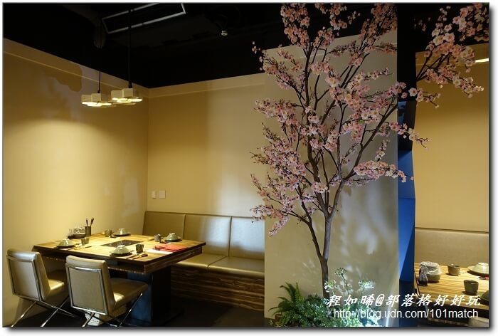 八年級美女開的婧Shabu涮涮鍋及日本料理》花藝和美味一起上桌 提供來自世界各地近三十種調味鹽【新莊美食推薦】