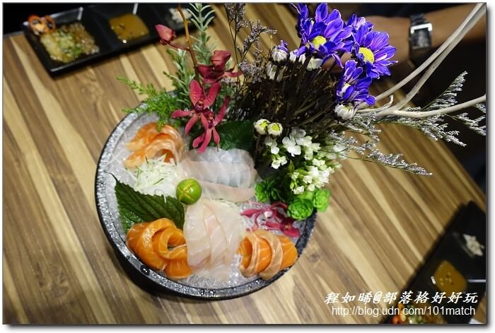 八年級美女開的婧Shabu涮涮鍋及日本料理》花藝和美味一起上桌 提供來自世界各地近三十種調味鹽【新莊美食推薦】