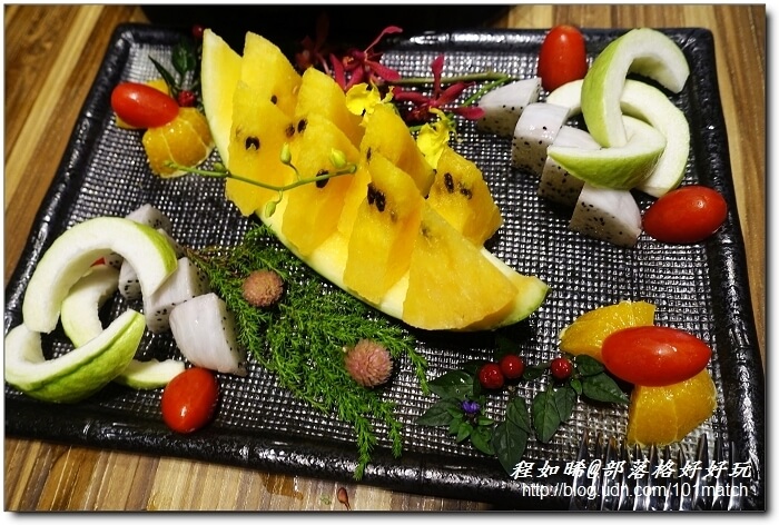 八年級美女開的婧Shabu涮涮鍋及日本料理》花藝和美味一起上桌 提供來自世界各地近三十種調味鹽【新莊美食推薦】