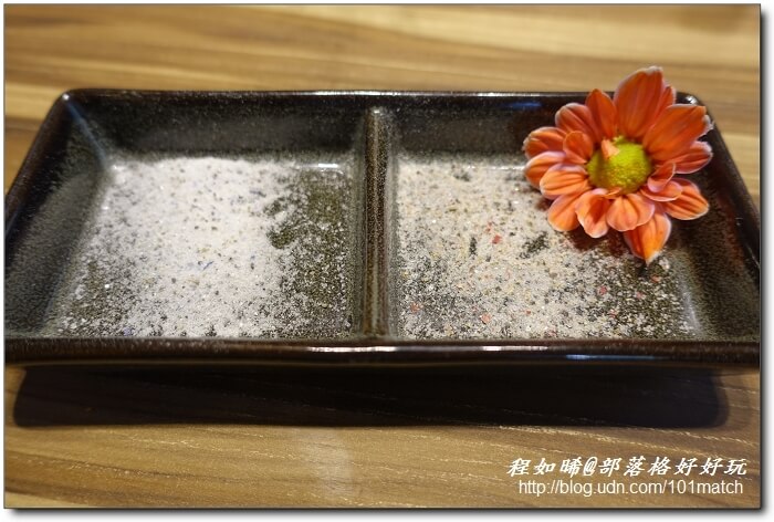 八年級美女開的婧Shabu涮涮鍋及日本料理》花藝和美味一起上桌 提供來自世界各地近三十種調味鹽【新莊美食推薦】
