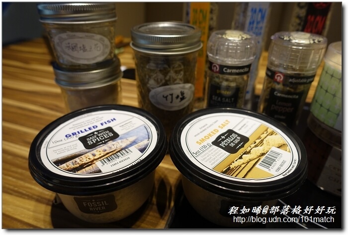八年級美女開的婧Shabu涮涮鍋及日本料理》花藝和美味一起上桌 提供來自世界各地近三十種調味鹽【新莊美食推薦】