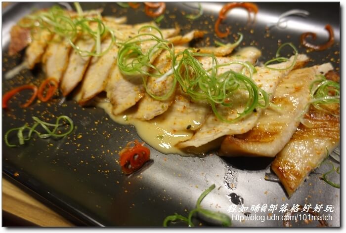 八年級美女開的婧Shabu涮涮鍋及日本料理》花藝和美味一起上桌 提供來自世界各地近三十種調味鹽【新莊美食推薦】