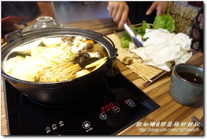 八年級美女開的婧Shabu涮涮鍋及日本料理》花藝和美味一起上桌 提供來自世界各地近三十種調味鹽【新莊美食推薦】