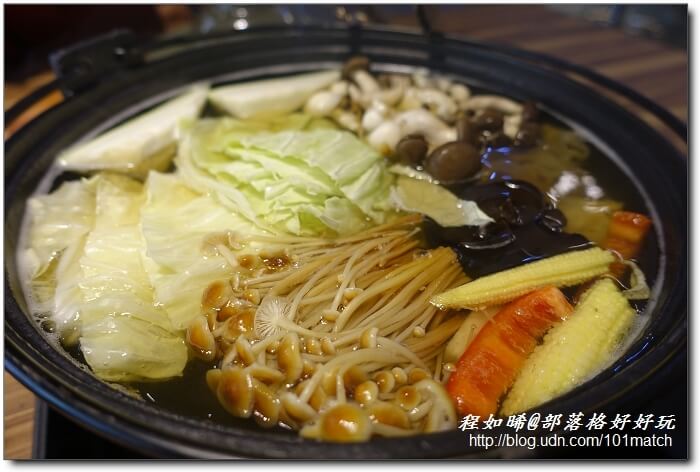 八年級美女開的婧Shabu涮涮鍋及日本料理》花藝和美味一起上桌 提供來自世界各地近三十種調味鹽【新莊美食推薦】