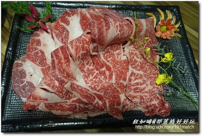 八年級美女開的婧Shabu涮涮鍋及日本料理》花藝和美味一起上桌 提供來自世界各地近三十種調味鹽【新莊美食推薦】