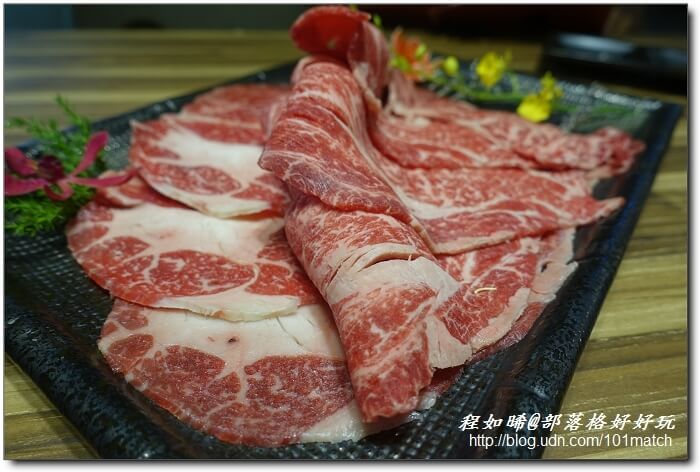 八年級美女開的婧Shabu涮涮鍋及日本料理》花藝和美味一起上桌 提供來自世界各地近三十種調味鹽【新莊美食推薦】