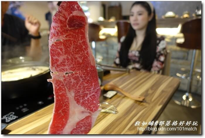 八年級美女開的婧Shabu涮涮鍋及日本料理》花藝和美味一起上桌 提供來自世界各地近三十種調味鹽【新莊美食推薦】