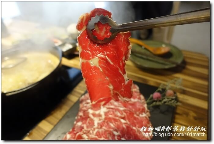 八年級美女開的婧Shabu涮涮鍋及日本料理》花藝和美味一起上桌 提供來自世界各地近三十種調味鹽【新莊美食推薦】