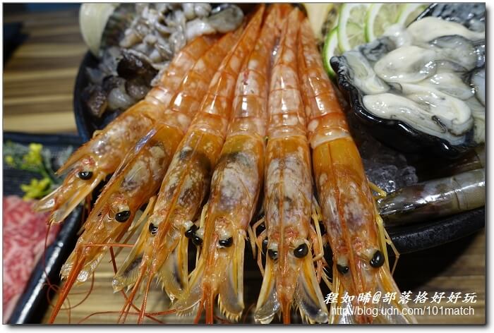 八年級美女開的婧Shabu涮涮鍋及日本料理》花藝和美味一起上桌 提供來自世界各地近三十種調味鹽【新莊美食推薦】