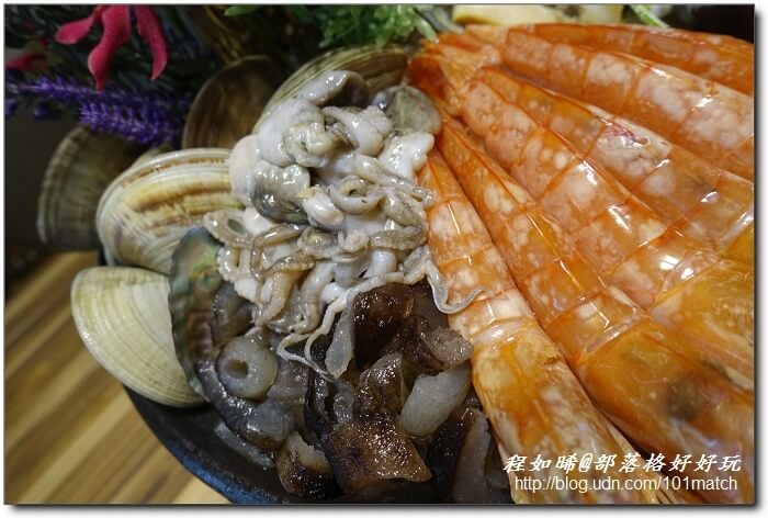 八年級美女開的婧Shabu涮涮鍋及日本料理》花藝和美味一起上桌 提供來自世界各地近三十種調味鹽【新莊美食推薦】