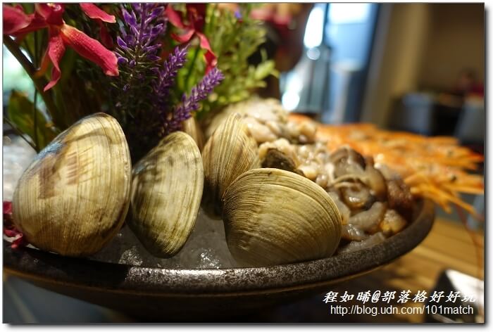 八年級美女開的婧Shabu涮涮鍋及日本料理》花藝和美味一起上桌 提供來自世界各地近三十種調味鹽【新莊美食推薦】