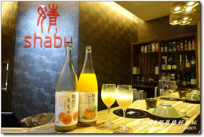 八年級美女開的婧Shabu涮涮鍋及日本料理》花藝和美味一起上桌 提供來自世界各地近三十種調味鹽【新莊美食推薦】