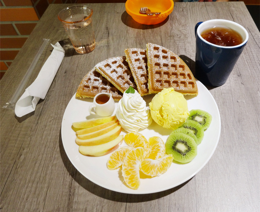 隱身在巷弄裡的沙發客美式鬆餅