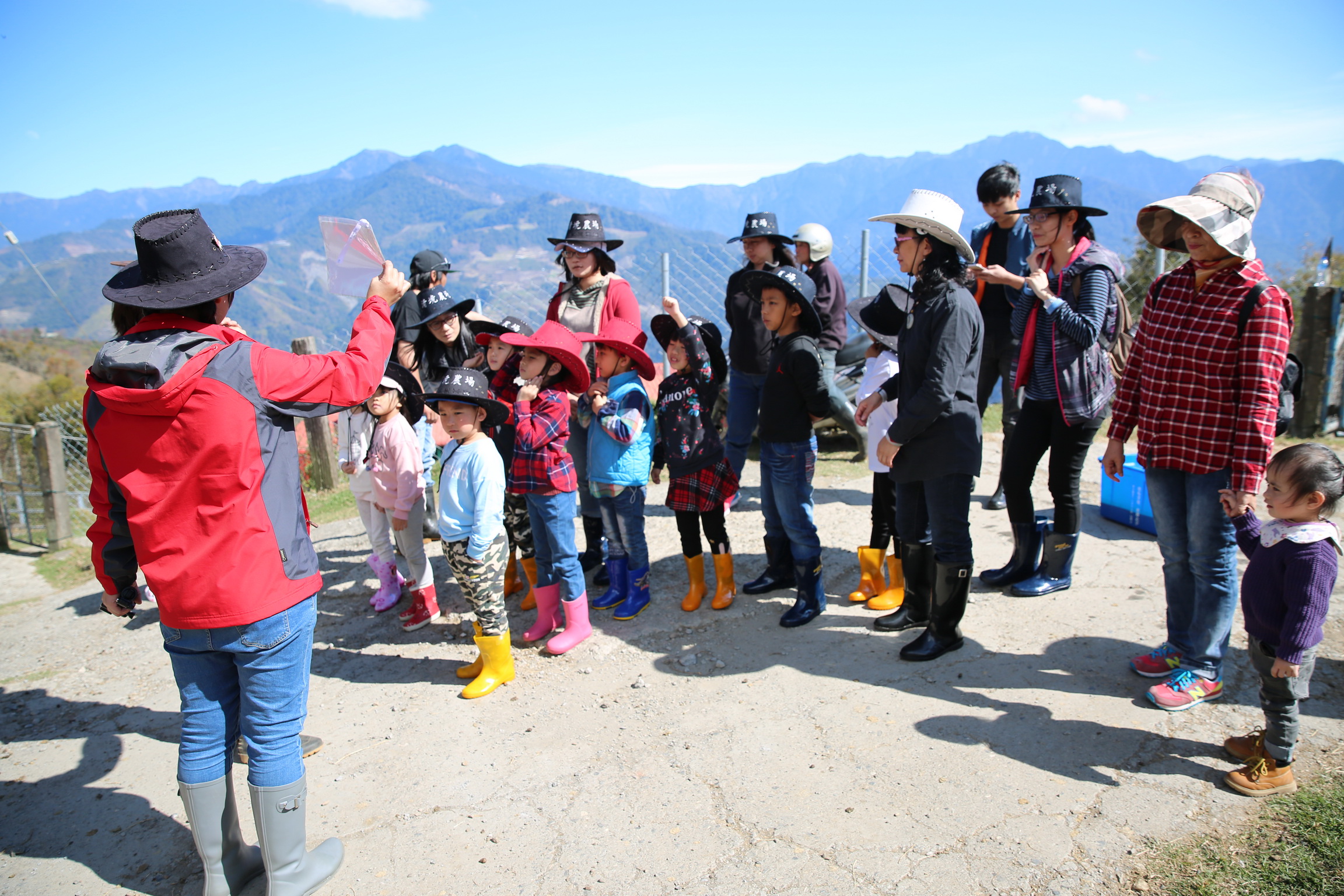 清境農場近距離接觸山和羊 直系親屬優惠住宿國民賓館-企業特寫