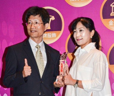 服務類幸福企業大賞／政商雲集   全力推動幸福企業（蘋果日報A3）- 1111人力銀行