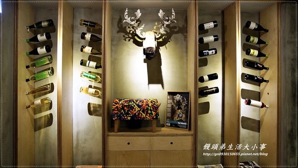 【食記/台北市】捷運美食～充滿時尚感的用餐空間Fabrica 椅子