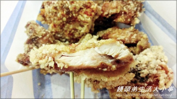 【食記/新北市】豆花店居然可以吃到芒果冰跟豪大雞排♪♪豆花三兄弟♪♪