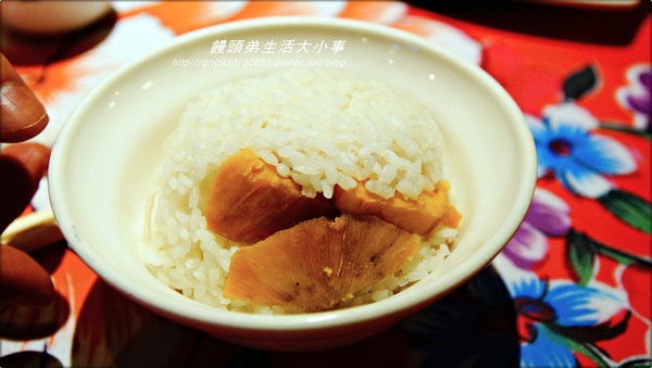 【食記/新北市】超復古餐廳~讓你回到５０年代的好滋味♪幸福宴民族文化餐館♪