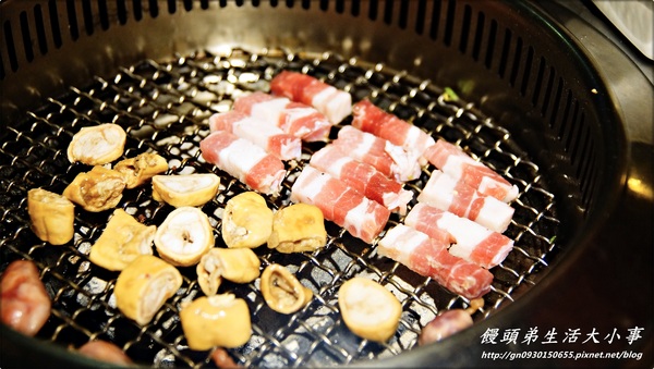 【食記/新北市】邊吃邊吶喊～超有ＦＵ的燒烤店♪♪YS碳烤BAR♪♪