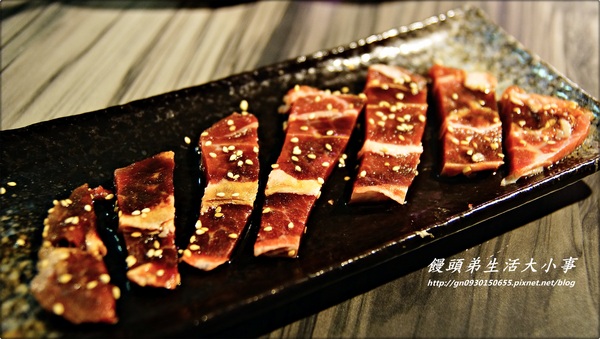 【食記/新北市】邊吃邊吶喊～超有ＦＵ的燒烤店♪♪YS碳烤BAR♪♪