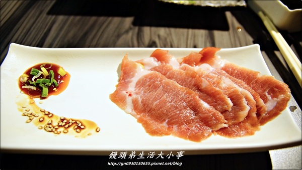 【食記/新北市】邊吃邊吶喊～超有ＦＵ的燒烤店♪♪YS碳烤BAR♪♪