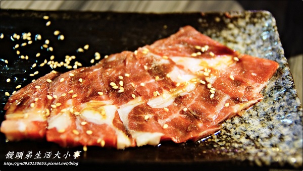 【食記/新北市】邊吃邊吶喊～超有ＦＵ的燒烤店♪♪YS碳烤BAR♪♪