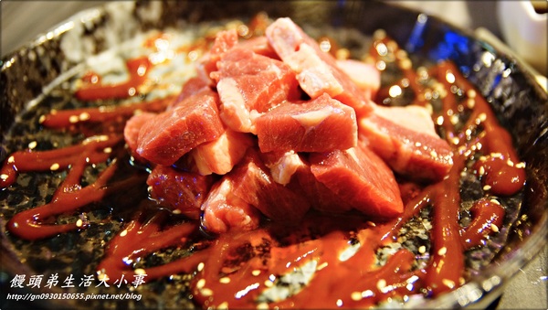 【食記/新北市】邊吃邊吶喊～超有ＦＵ的燒烤店♪♪YS碳烤BAR♪♪