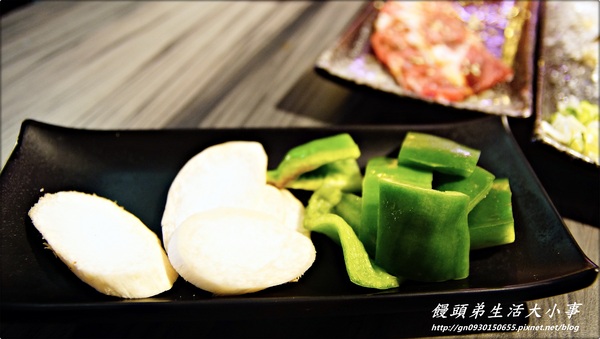 【食記/新北市】邊吃邊吶喊～超有ＦＵ的燒烤店♪♪YS碳烤BAR♪♪